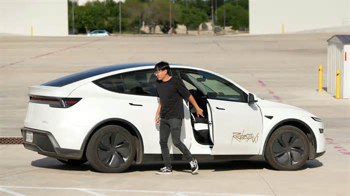 Tesla robotaxis could start rolling in San Francisco this weekend, report says