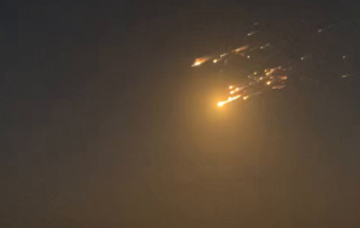 SpaceX Starship explodes, debris streaks through the Florida skies