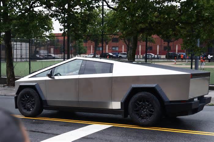 Cybertruck Leads Tesla’s Used-Car Collapse