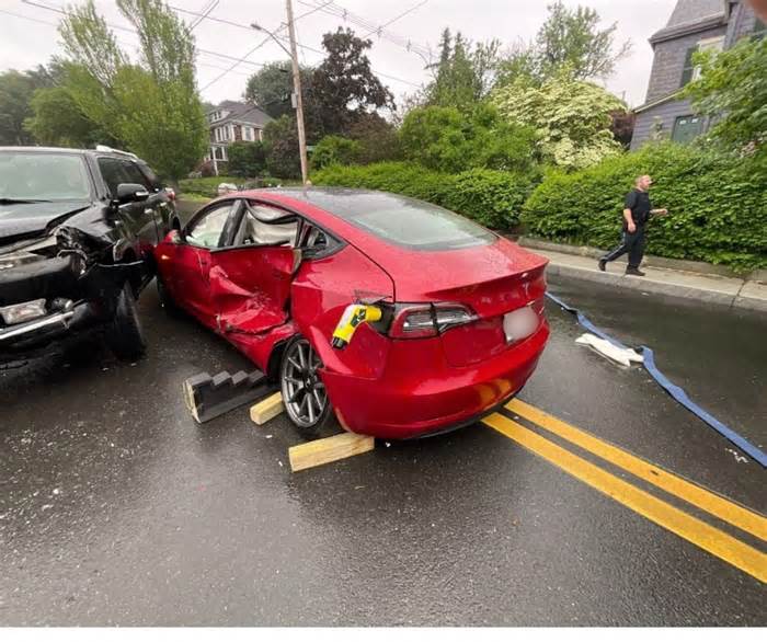 Two taken to hospital after 3-car crash in Newburyport