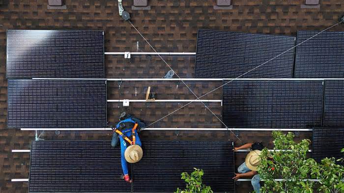 Key Home Energy Tax Credits End This Year. Act Quickly if You're Considering Solar Panels, Experts Say