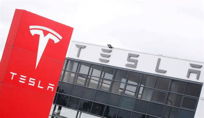 2 reasons why Tesla stock fell on Thursday