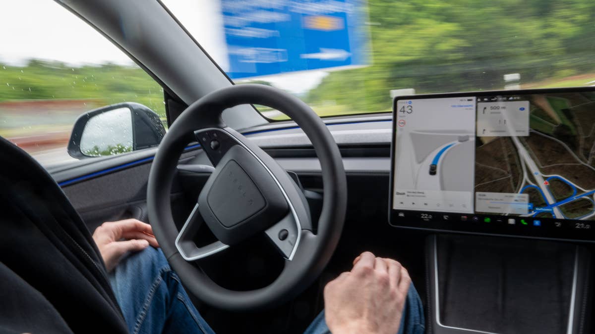 Tesla FSD makes dangerous mistake in unfamiliar territory