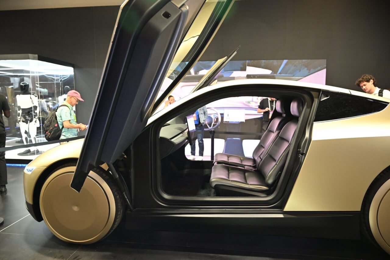 Elon Musk Wades Into the Debate Over Robotaxis Killing Cats. Guess Which Side He’s On