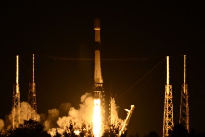 SpaceX launches 28 satellites in low-Earth orbit