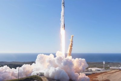 SpaceX launches 21 satellites for U.S. military from California