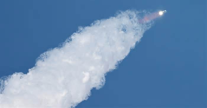 SpaceX's Starship Flight 9 took off, but lost control