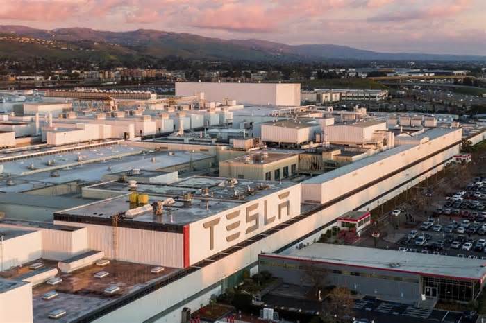 Air regulators ding California Tesla factory over air pollution