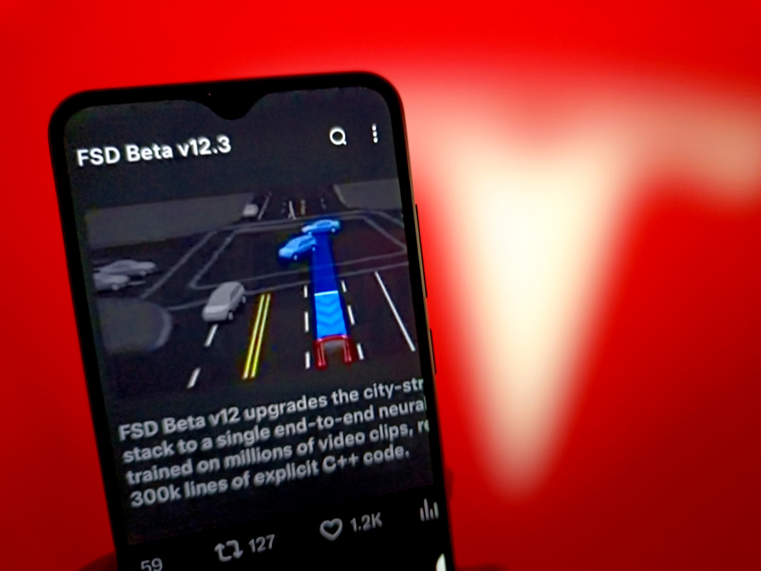 Viral Tesla FSD video shows why human drivers are a big problem