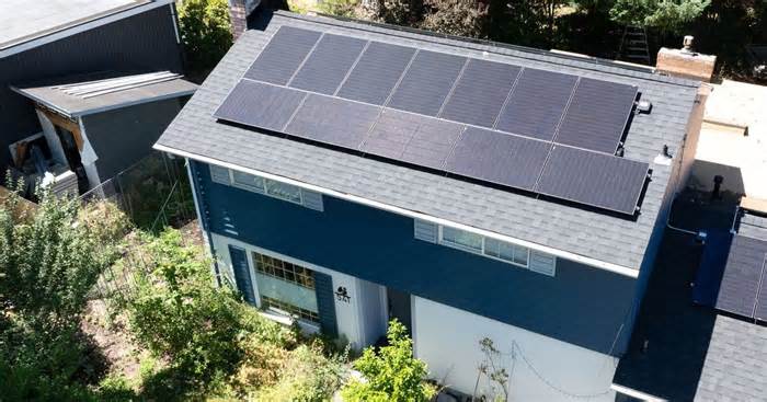 Washingtonians rush to go green before federal tax incentives expire