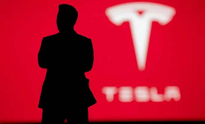 Elon Musk’s Tesla to Build Largest Energy Storage Plant in China, Leaving U.S. Behind
