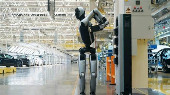 China's rival to Tesla Optimus can change its own batteries