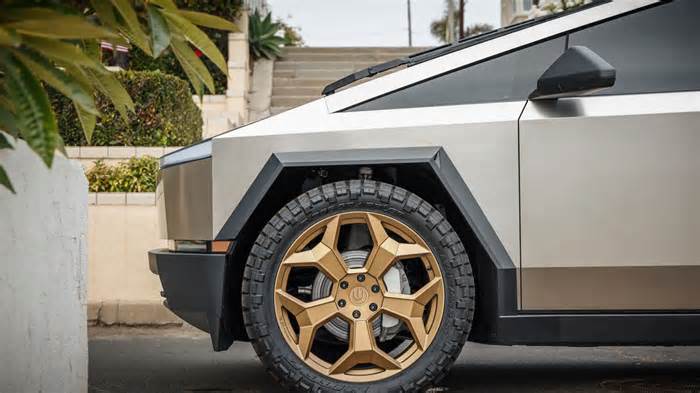 Unplugged Performance Launches CYBRSPOKE: A New 24-Inch Wheel For Tesla Cybertruck