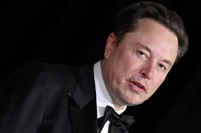 Elon Musk apologizes for Tesla's 'incorrectly low' severance packages