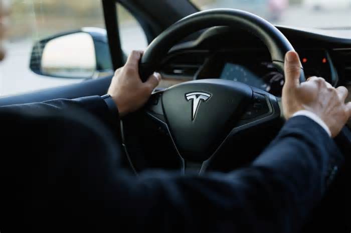 Tesla Wants To Hire Prototype Vehicle Operators — But Is It For Low-Cost EV Or Robotaxi?
