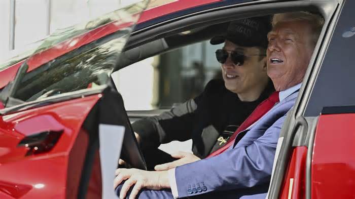 Tesla sales fell 13% in the last three months as anti-Musk sentiment still has an effect