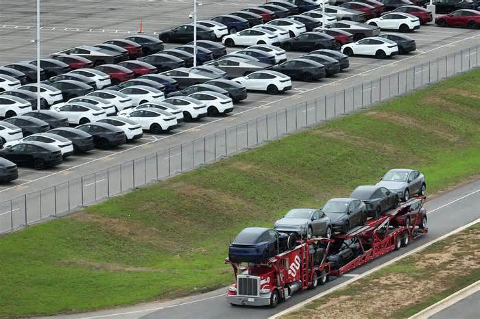 Musk leans into autonomy after Tesla reports 16% profit drop