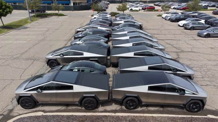 Rubin: As Elon Musk stumbles, I took a second look at Tesla's Cybertruck. And y'know ...