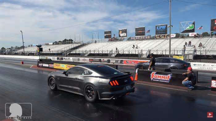 Supercharged Ford Mustang Drags Tesla Model S Plaid, Somebody Is Going to Regret This