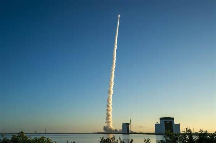 SpaceX set to launch 24 Amazon Project Kuiper satellites