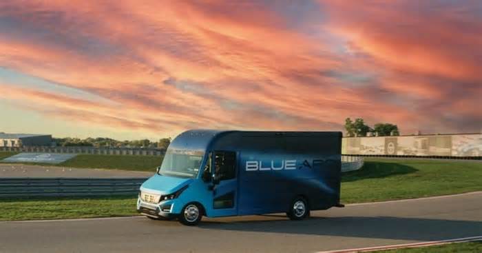 FedEx adds 150 Shyft Group Blue Arc electric vans to its fleet