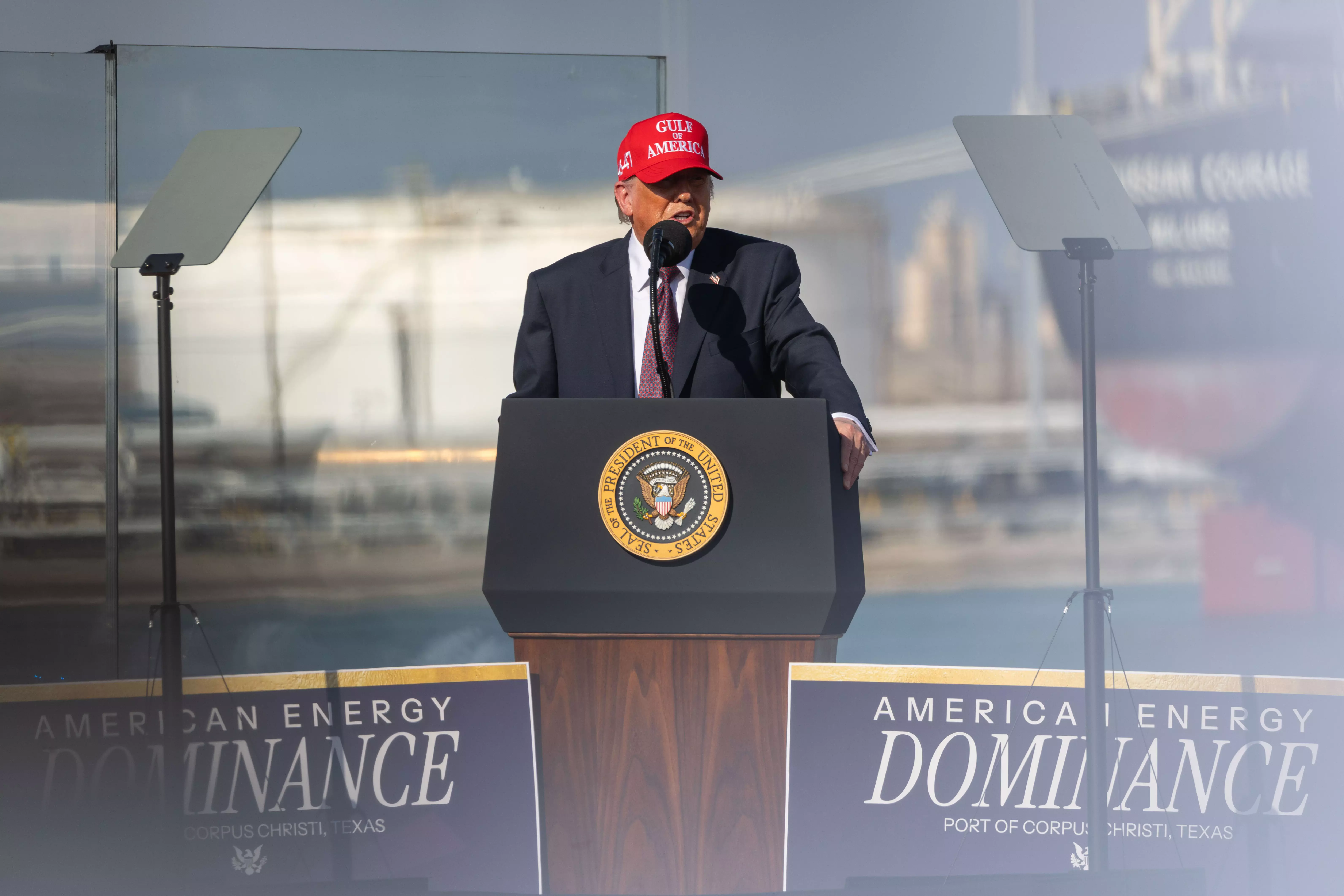 Trump Orders US Agencies to Stop Using Anthropic Technology in Clash Over AI Safety