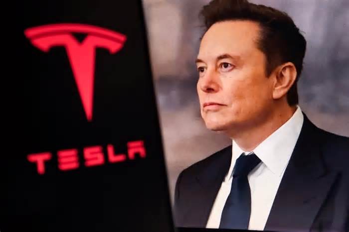 Tesla's Sales Turmoil Deepens With North America Sales Chief's Exit