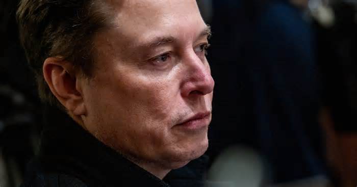 Guess What Elon Musk’s Nazi AI Bot Did Right Before the X CEO Quit?