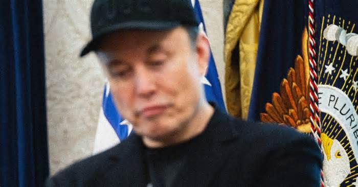 Elon Musk's Lawyers Claim He 'Does Not Use a Computer'