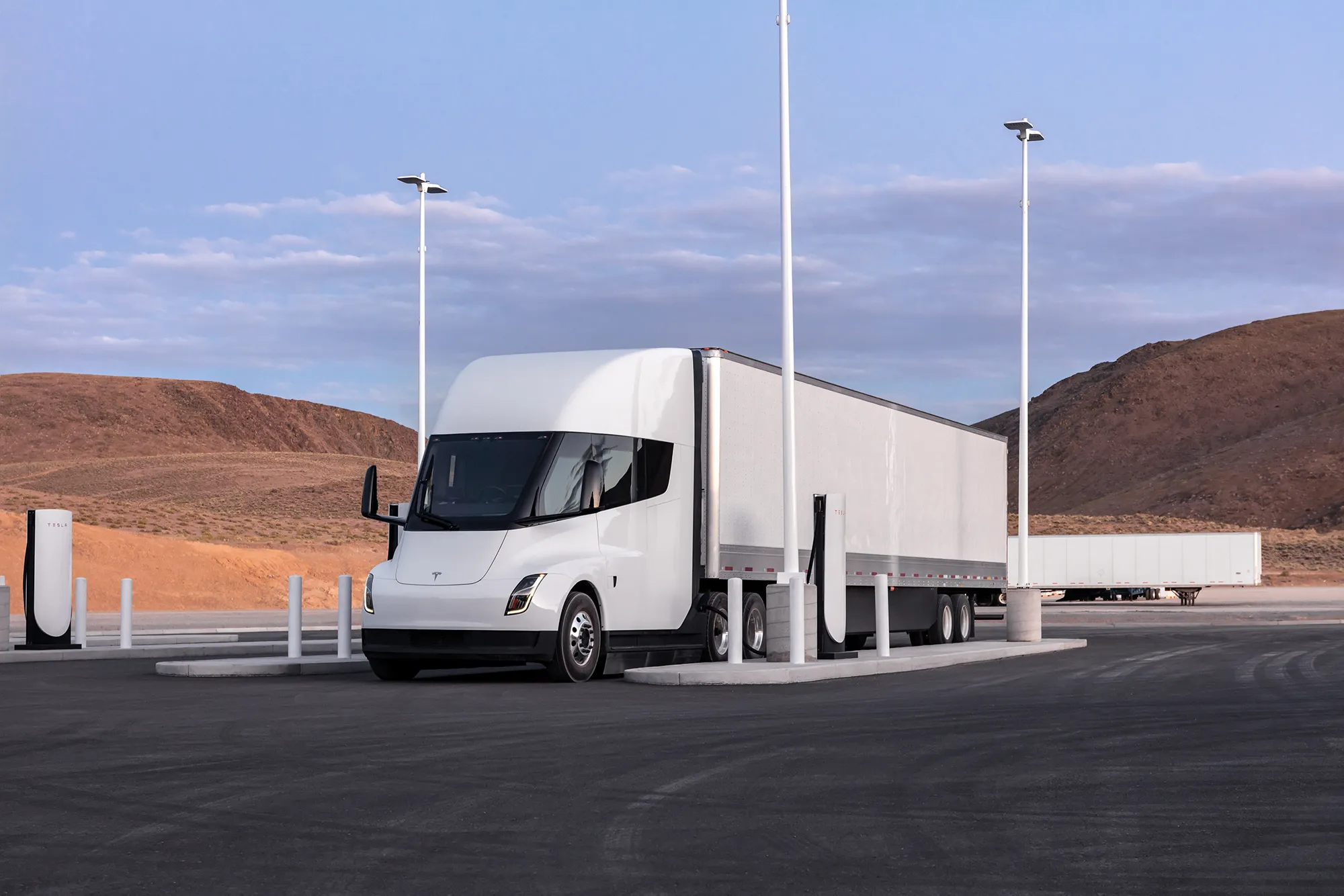 China’s Electric Trucks Are Leaving Tesla (NASDAQ: TSLA) Semi in the Dust