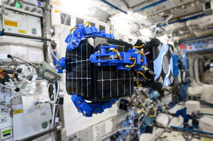 SpaceOps: Business Model For Robotic Space Junk Removal Emerges