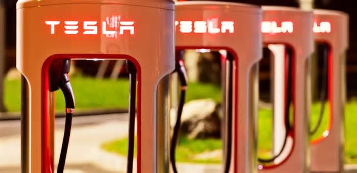 Ford, Rival Tesla Partner to Expand Charging Access