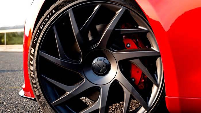 Tesla Just Gave the Model S and X a Quiet But Powerful Makeover